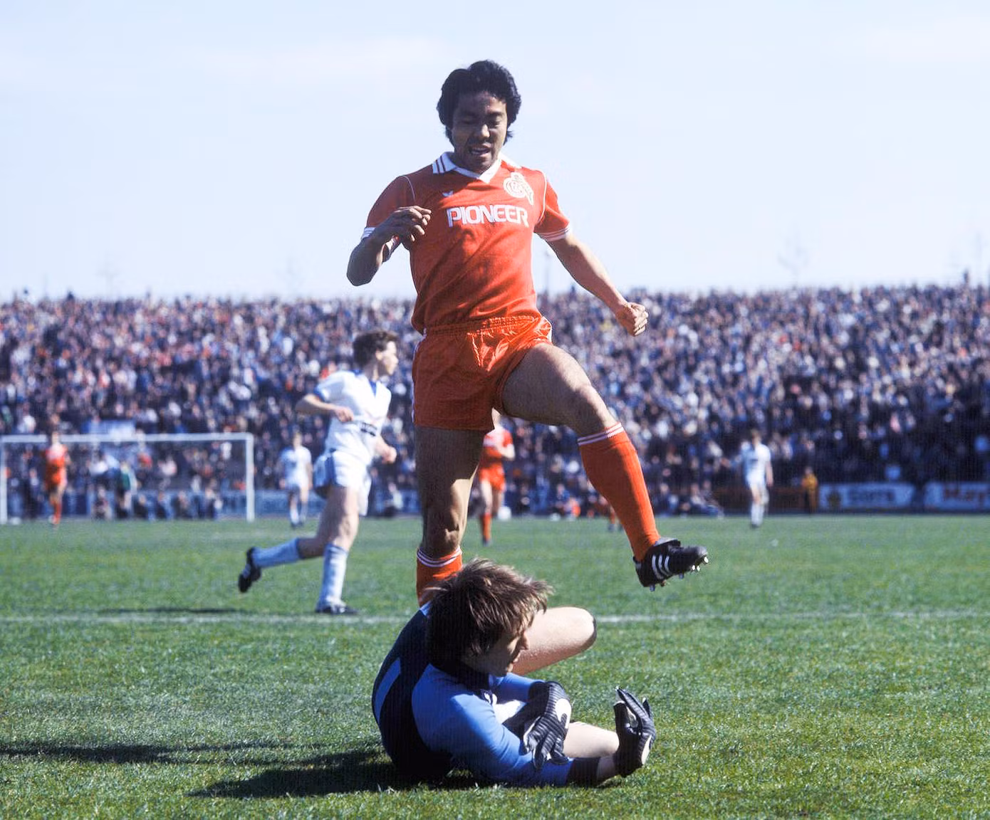 Yasuhiko Okudera khi chơi cho Cologne tại Bundesliga. (Ảnh: Thesefootballtimes)