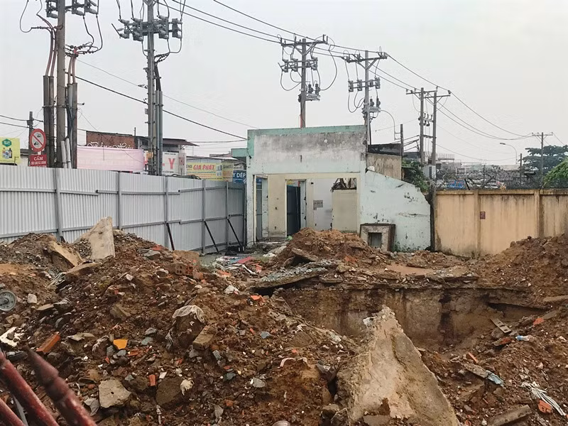 Bên trong khu giải tỏa 50 ki-ốt sân bay Tân Sơn Nhất ảnh 7