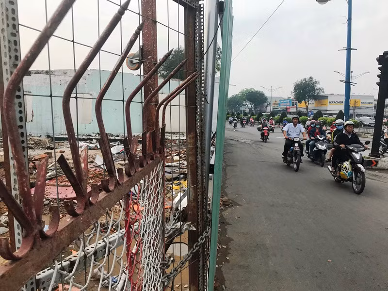 Bên trong khu giải tỏa 50 ki-ốt sân bay Tân Sơn Nhất ảnh 11