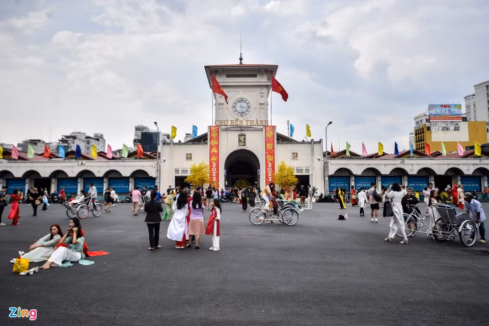 Mặt chính chợ Bến Thành (quận 1). Ảnh: Duy Hiệu.