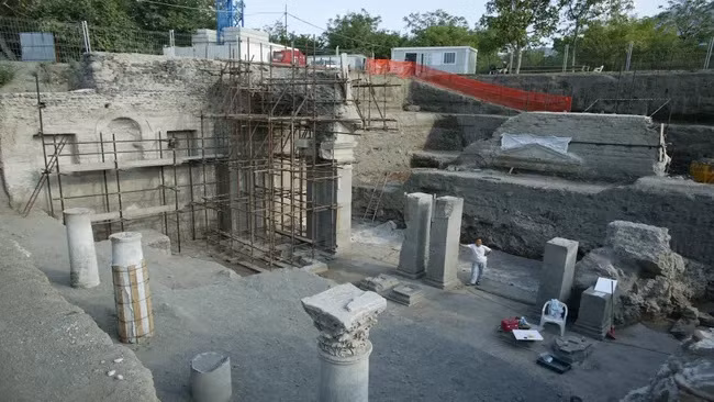 Dinh thự đầu tiên ở Somma Vesuviana được phát hiện bên dưới tàn tích của một dinh thự khác được xây dựng ở đó vào thế kỷ thứ hai sau Công nguyên (Ảnh: 2024 Viện Nghiên cứu Toàn cầu Nâng cao, Đại học Tokyo) Dinh thự đầu tiên ở Somma Vesuviana được phát hiện bên dưới tàn tích của một dinh thự khác được xây dựng ở đó vào thế kỷ thứ hai sau Công nguyên (Ảnh: 2024 Viện Nghiên cứu Toàn cầu Nâng cao, Đại học Tokyo)