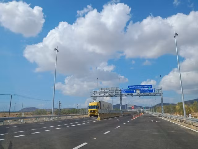 Hệ thống thu phí trên tuyến cao tốc Cam Lâm - Vĩnh Hảo