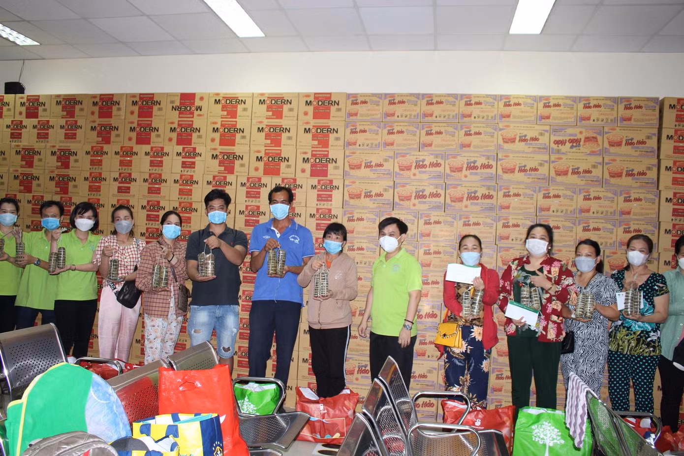 Những đòn bánh tét mang nét đặc trưng của người Nam Bộ được tặng tới thân nhân người bệnh