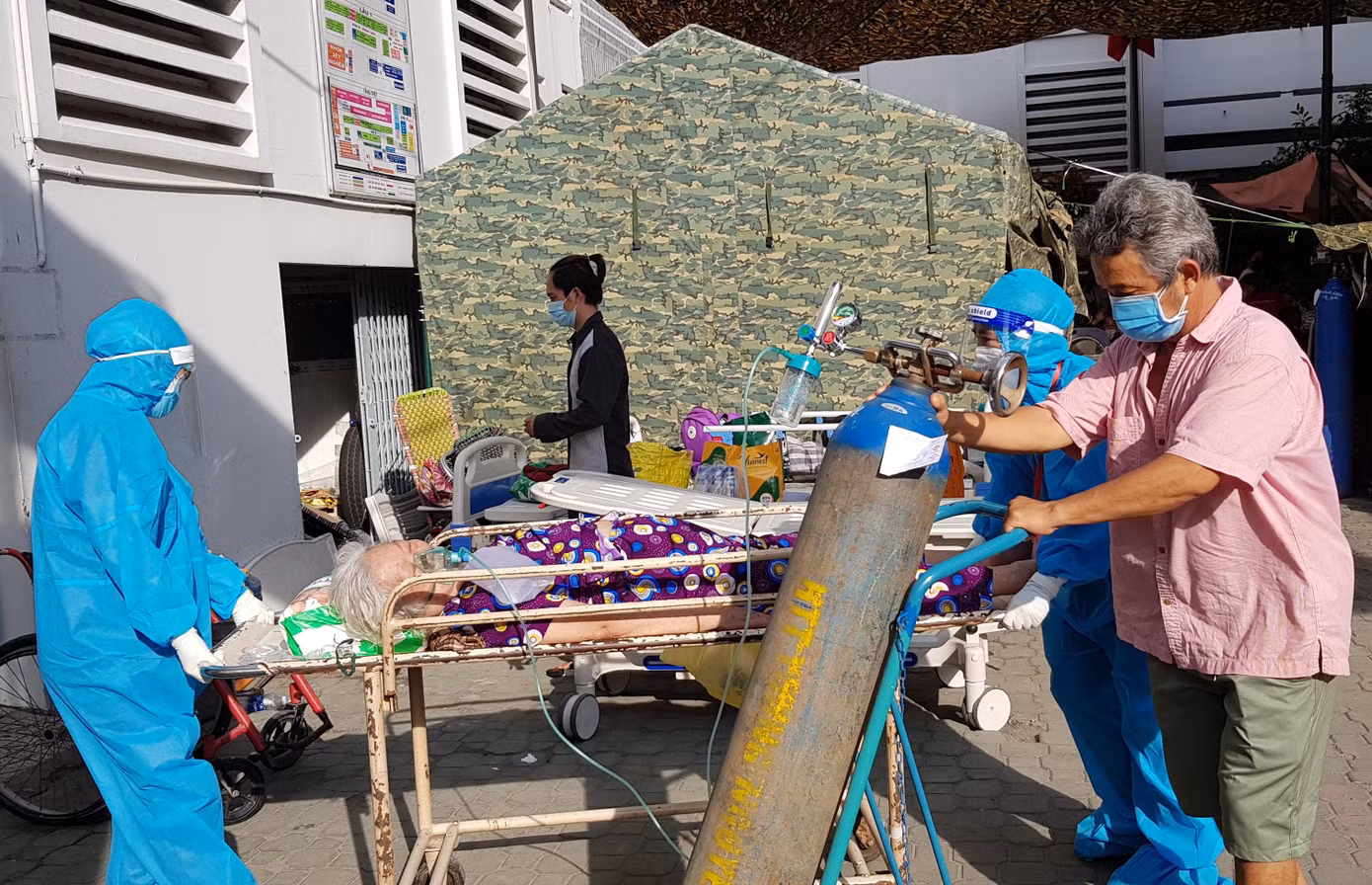 Đại dịch COVID-19 khiến cuộc khủng hoảng nhân lực ngành y tế trở nên nghiêm trọng hơn