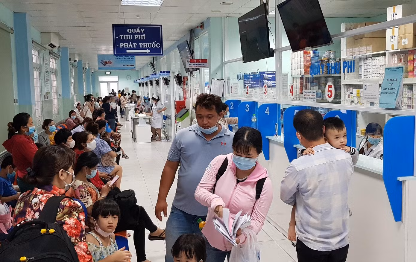 Thiếu thuốc, vật tư y tế đang ảnh hưởng tiêu cực đến chất lượng điều trị cho bệnh nhân Thiếu thuốc, vật tư y tế đang ảnh hưởng tiêu cực đến chất lượng điều trị cho bệnh nhân