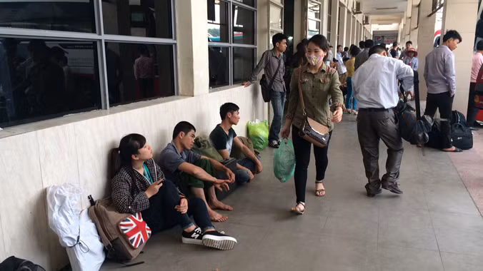 Nhếch nhác nhà vệ sinh bến xe ảnh 1