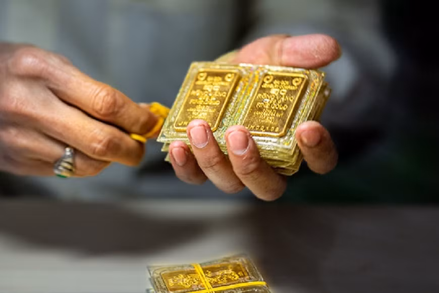 Giá vàng miếng SJC được dự đoán sẽ sớm giảm về mốc 80 triệu đồng/lượng. Giá vàng miếng SJC được dự đoán sẽ sớm giảm về mốc 80 triệu đồng/lượng.