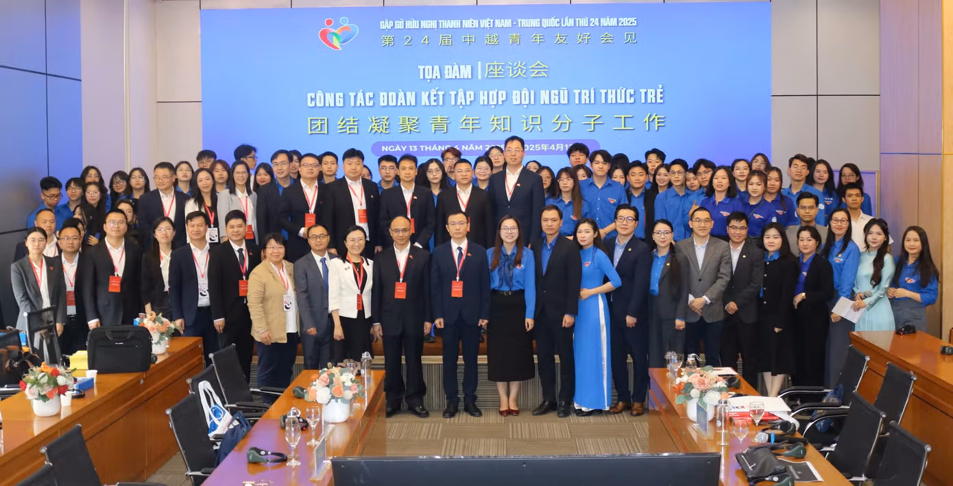 Thanh niên Việt - Trung hiến kế thu hút trí thức trẻ.