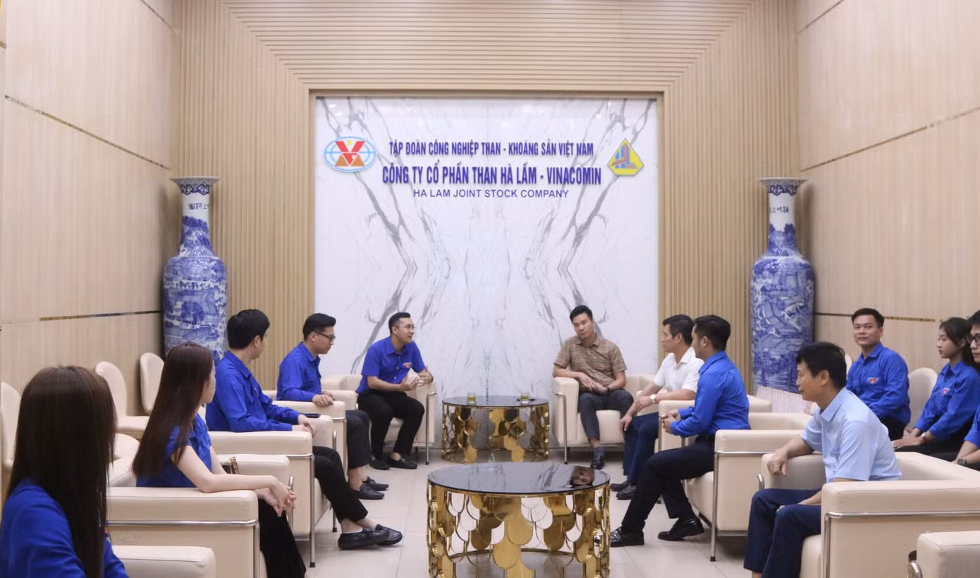Đại diện Tỉnh Đoàn Quảng Ninh thăm hỏi và làm việc với Đoàn than Hà Lầm.