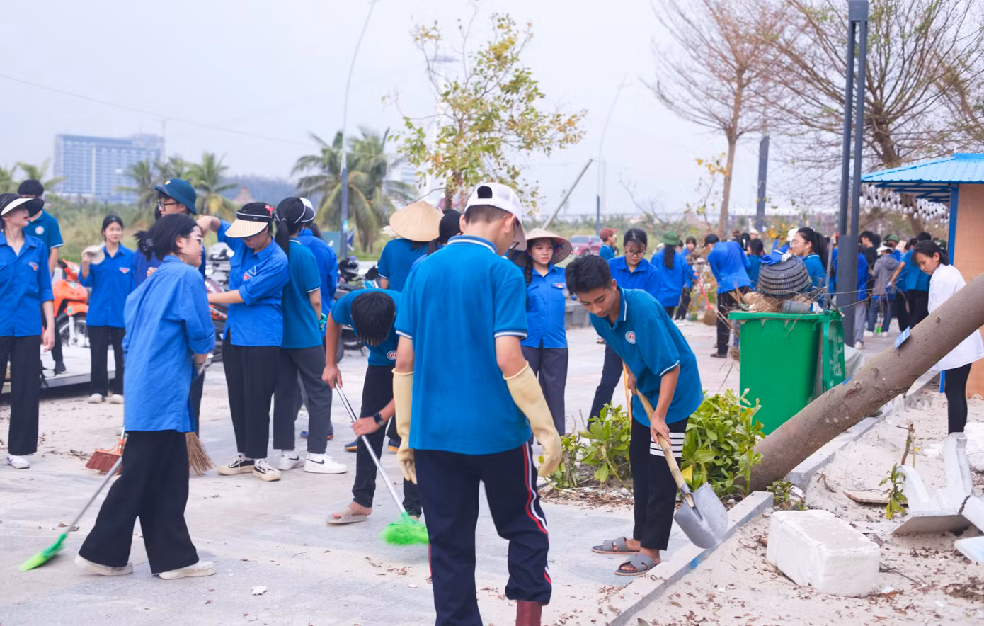 Bí thư Thành Đoàn Hạ Long Nguyễn Tuấn Thắng bày tỏ: “Thành Đoàn Hạ Long tin tưởng sâu sắc rằng với sự chung tay của toàn thể đoàn viên, thanh niên và nhân dân thành phố Hạ Long, công tác khắc phục hậu quả bão số 3 sẽ được hoàn thành nhanh chóng, thành phố Hạ Long sẽ sớm trở lại cuộc sống bình thường, khôi phục các hoạt động kinh doanh, du lịch và tiếp tục trở thành địa điểm đáng đến hàng đầu Việt Nam”.