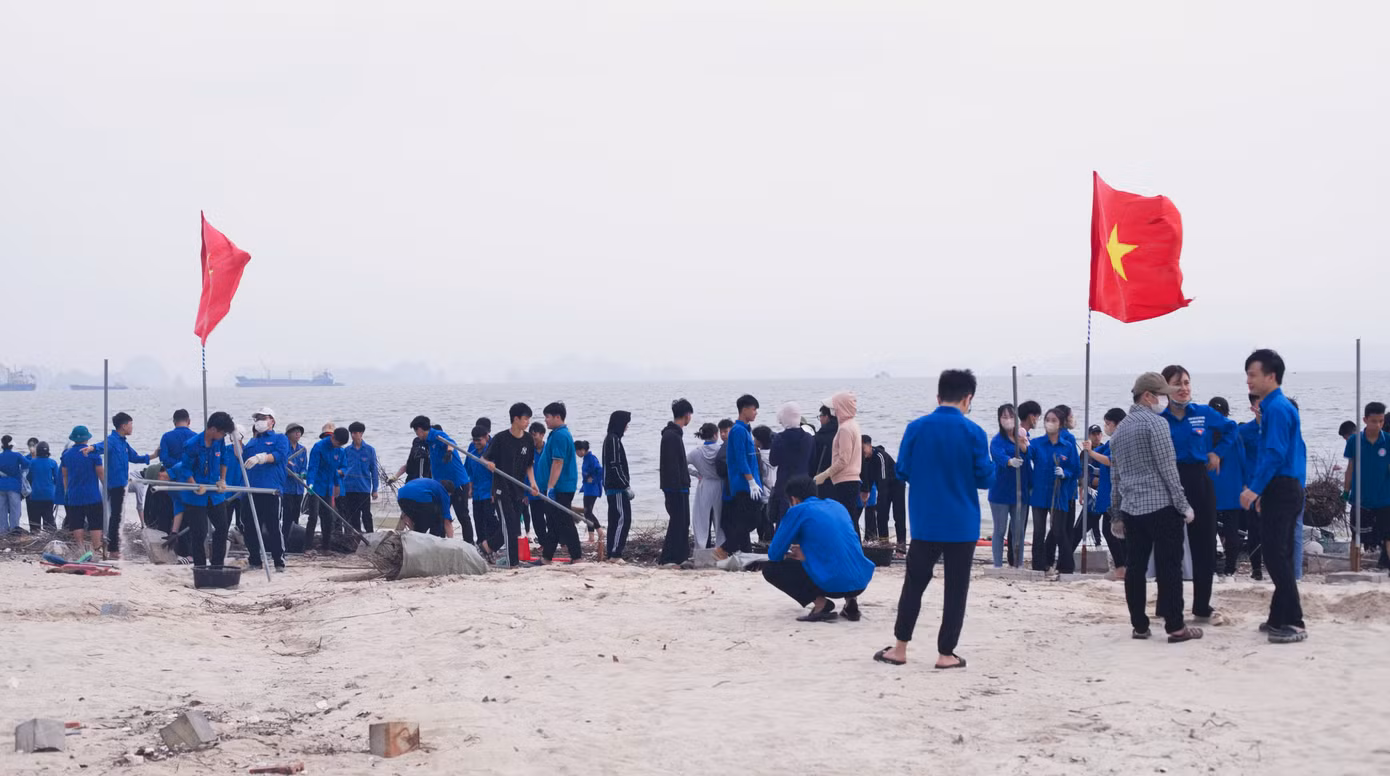 Các đội hình thanh niên tình nguyện của chiến dịch sẽ thực hiện các phần việc tại các địa điểm chính là tuyến đường bao biển Trần Quốc Nghiễn (đoạn từ ngã ba Vincom Hạ Long đến Cây xăng Cột 8); khu vực Bãi tắm Hòn Gai; khu vực tuyến đường Kỳ Quan (đoạn từ đê VinPearl Đảo Rều đến Ngọn Hải Đăng); Bãi biển Bãi Cháy và khu vực hai bên đường từ vòng xuyến Khách sạn Mường Thanh (đầu đường Vườn Đào) đến Đường Cái Bèo (đối diện Công viên Đại Dương).