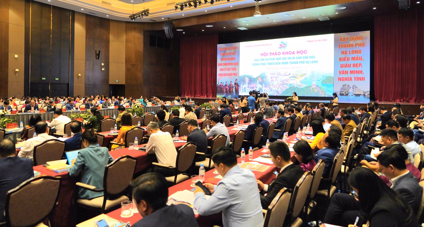 Hội thảo khoa học “Bảo tồn và phát huy giá trị di sản văn hóa trong phát triển bền vững thành phố Hạ Long”.