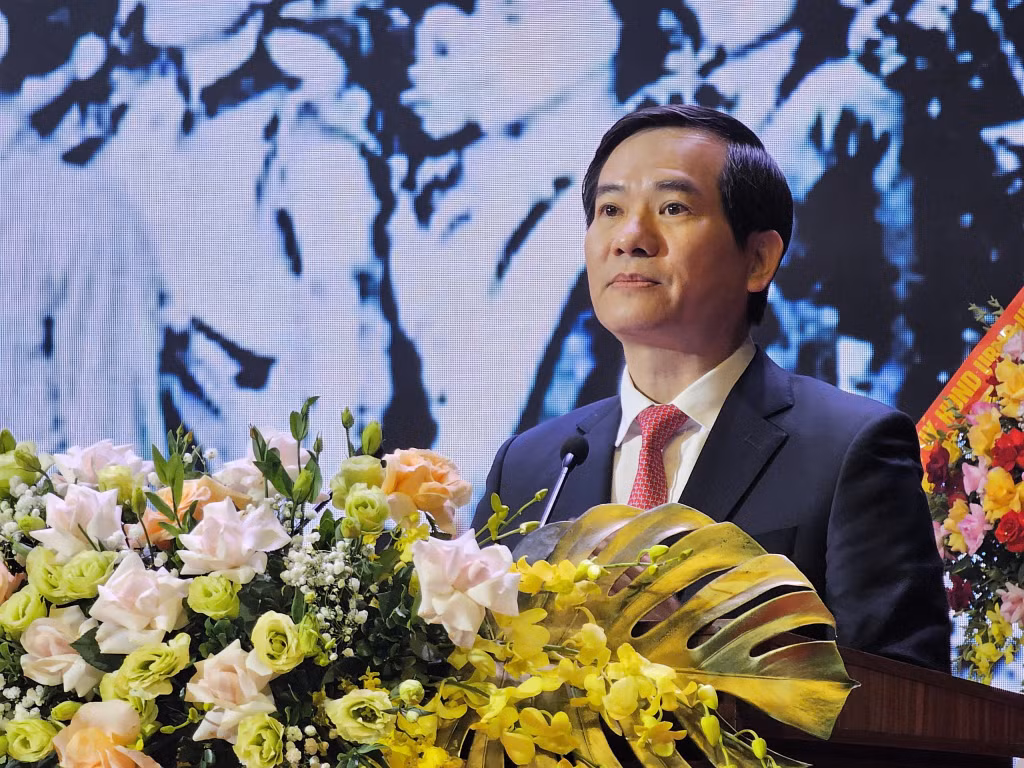 Bí thư Thành ủy Hạ Long Vũ Quyết Tiến ghi nhận và đánh giá cao những đóng góp của lực lượng vũ trang trong những thành tựu phát triển kinh tế - xã hội của thành phố.