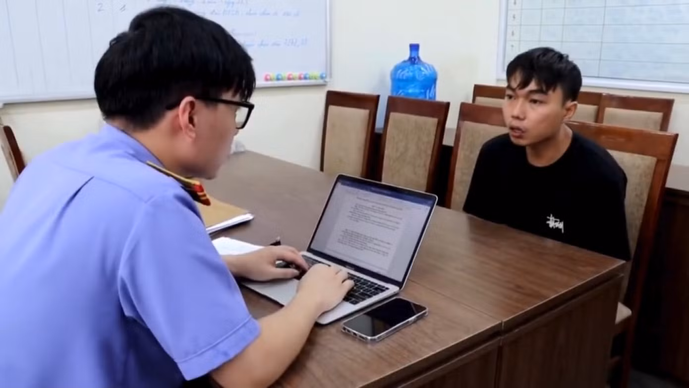 Lực lượng chức năng làm việc với đối tượng trong vụ án.
