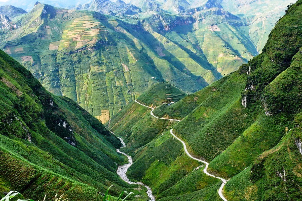 Công viên địa chất cao nguyên đá Đồng Văn đã được hội đồng tư vấn Mạng lưới Công viên địa chất toàn cầu (GGN) của UNESCO chính thức công nhận là công viên địa chất toàn cầu vào tháng 10/2010.
