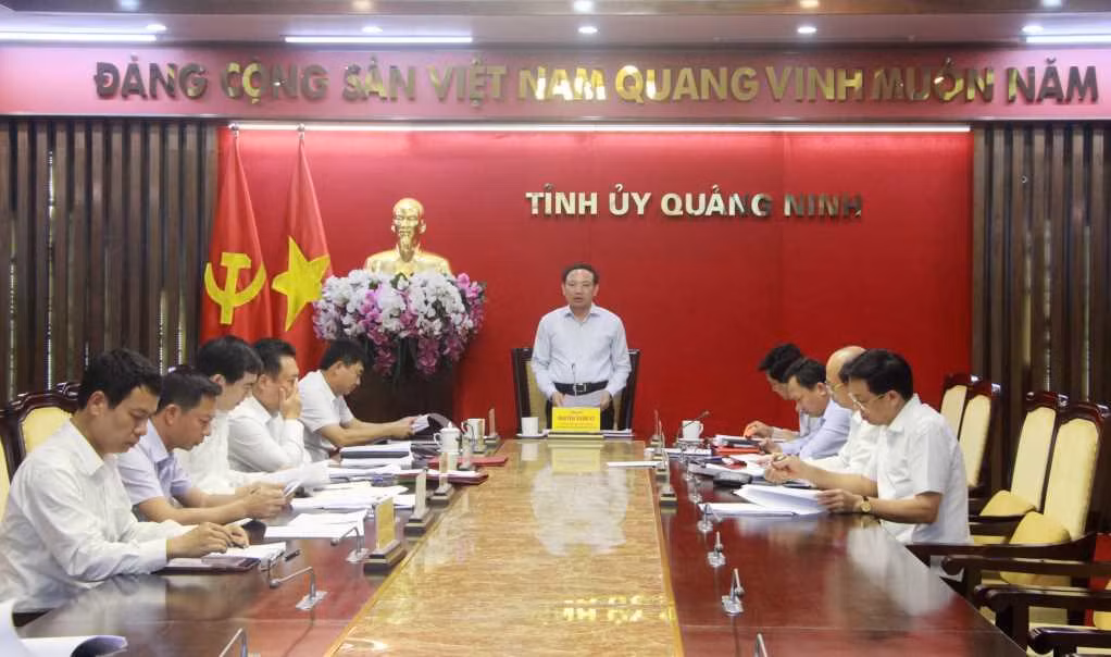 Quảng Ninh khuyến khích cán bộ bị kỷ luật xin từ chức.