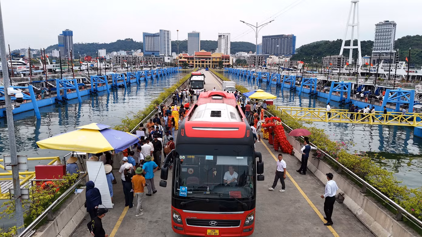 Đặc biệt, khách yêu cầu món ăn được chế biến từ các loại rau củ quả là loại không mọc dưới mặt đất.