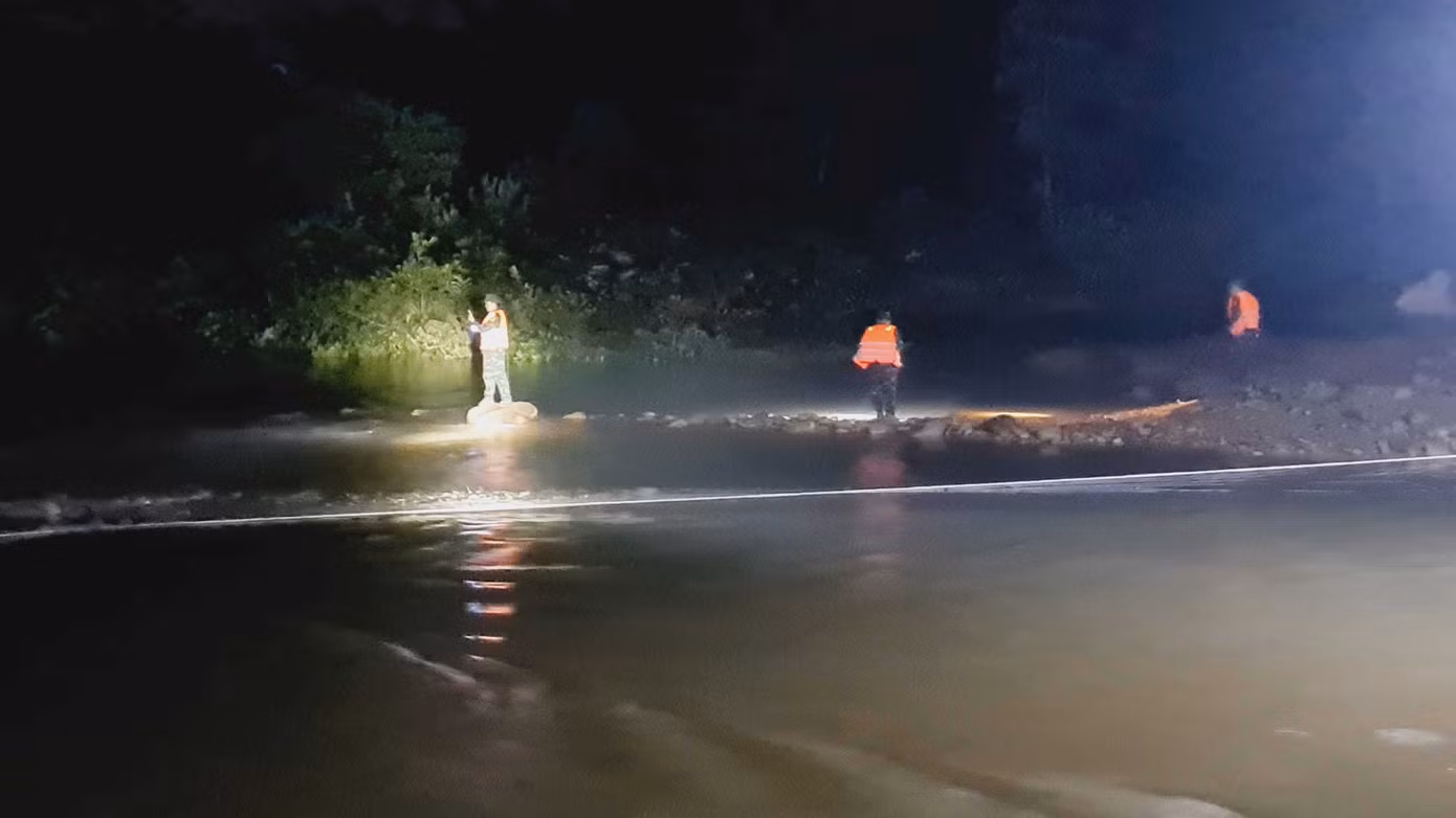 Khu vực suối xảy ra sự việc được tìm kiếm nhiều lần.