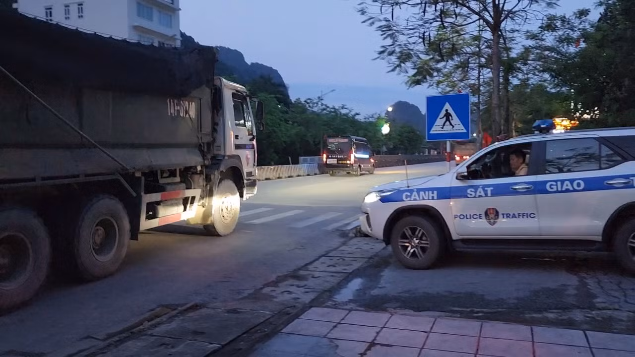 3 xe bị kiểm tra tải trọng không trùng BKS với 2 xe bị Đội CSGT Số 2 tạm giữ trước đó.