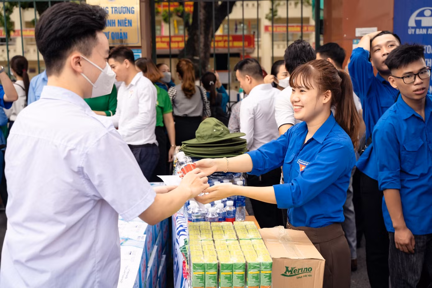 Được chia thành 37 đội hình Tiếp sức mùa thi, Quảng Ninh có gần 1.500 tình nguyện viên tham gia, thực hiện các nhiệm vụ hỗ trợ thí sinh trong kỳ thi tốt nghiệp THPT năm 2022.
