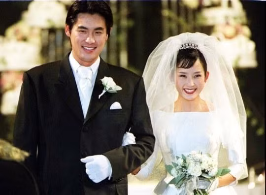 Choi Jin Sil rạng ngời trong hôn lễ cùng Cho Sung Min.