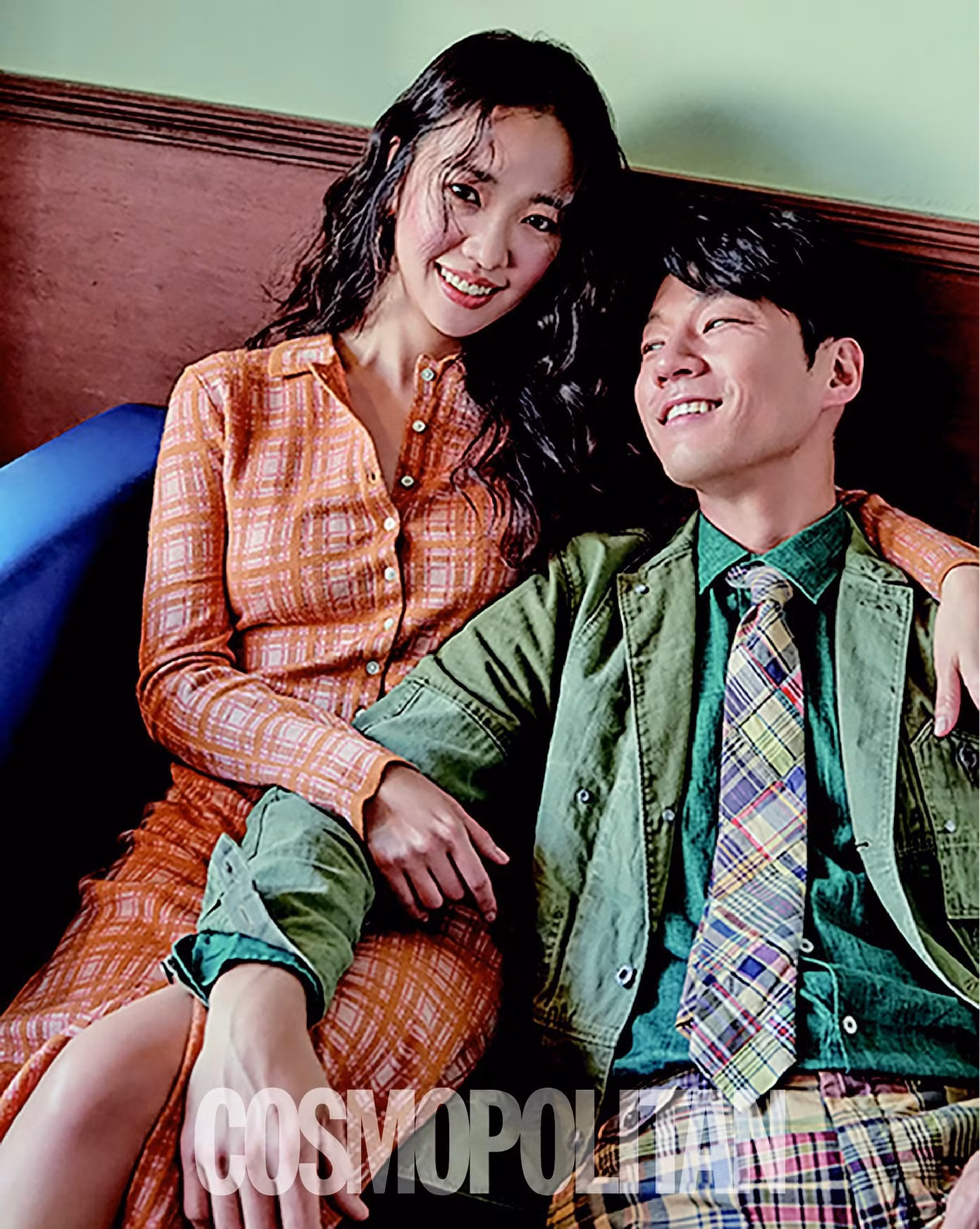 Lee Chun Hee và Jeon Hye Jin gặp nhau khi quay bộ phim truyền hình Smile, You phát sóng năm 2009. Bất chấp cách biệt 9 tuổi, họ rơi vào lưới tình và đi đến hôn nhân vào ngày 11/3/2011. Jeon Hye Jin sinh cho Lee Chun Hee con gái đầu lòng vào ngày 30/7 cùng năm.