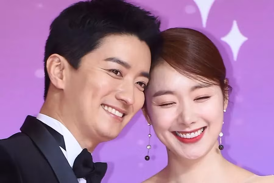 In Gyo Jin và So Yi Hyun kết hôn vào tháng 10/2014. Gần 10 năm sống chung, họ có với nhau 2 con gái. Chuyện tình của họ bắt đầu từ bộ phim truyền hình Aeja's Older Sister, Minja năm 2008 và Happy Ending năm 2012.