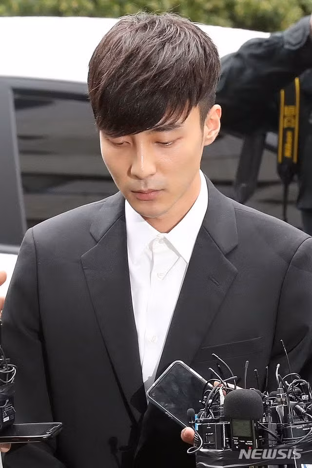 Roy Kim được xác nhận không có trong nhóm chat tình dục. Ảnh: Newsis.