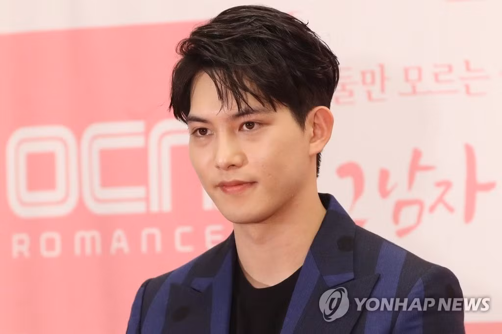 Lee Jong Hyun biến mất khỏi showbiz và mạng xã hội. Ảnh: Yonhap News.