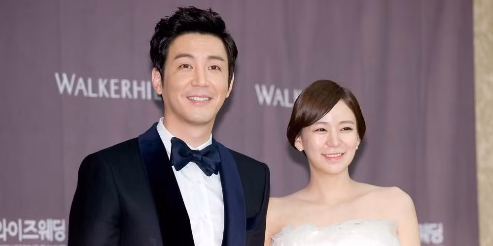 Choi Won Young và Shim Yi Young trở thành cặp đôi “phim giả, tình thật” sau khi hợp tác trong phim truyền hình A Hundred Years Legacy năm 2013. Ngày 28/3/2014, họ kết hôn tại khách sạn Walkerhill ở Seoul (Hàn Quốc). Cặp đôi có hai con gái.