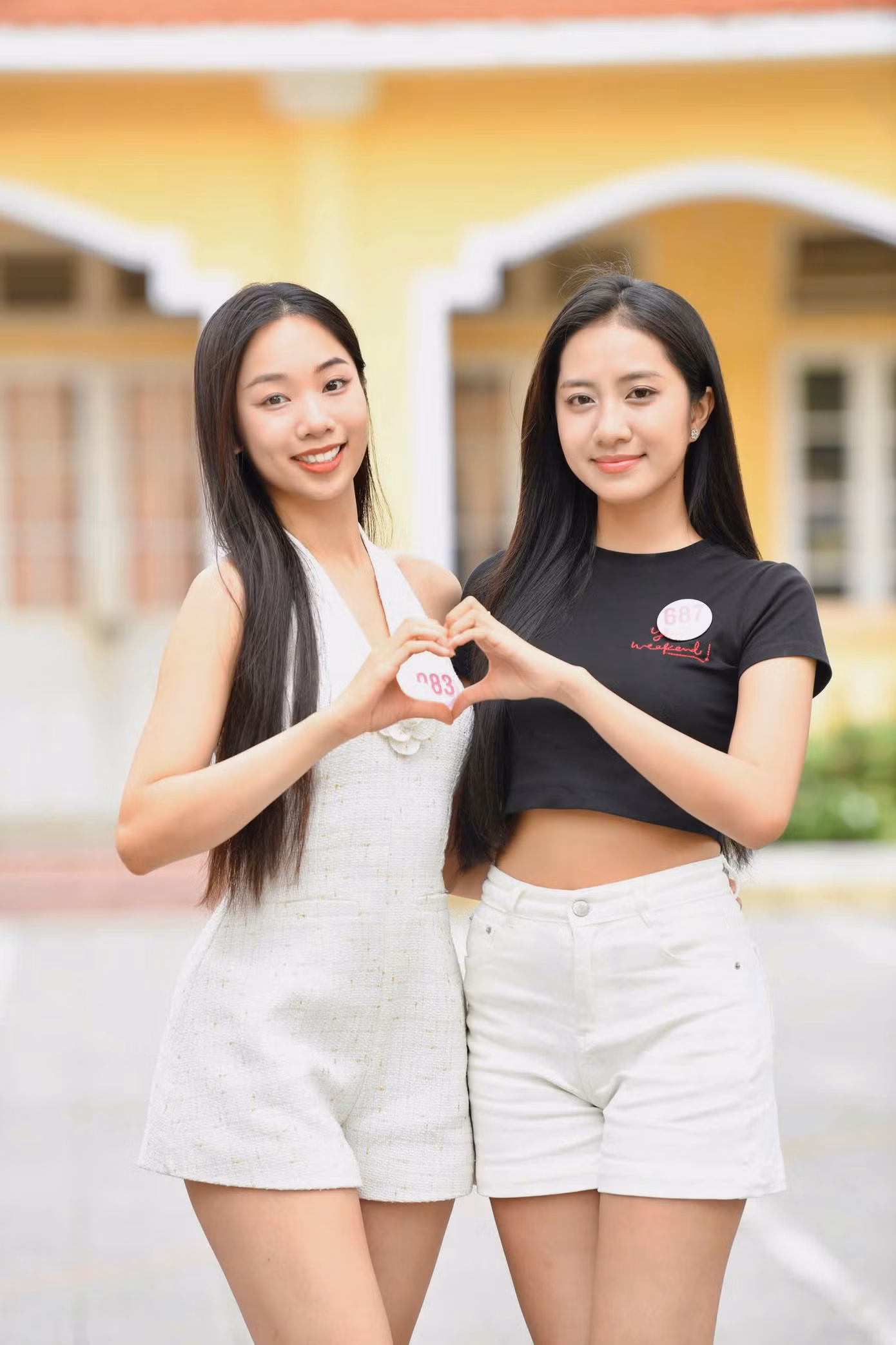 Bên cạnh những lúc luyện tập căng thẳng, thí sinh chia sẻ nhiều khoảnh khắc vui vẻ bên nhau. Họ quyến luyến khi sắp kết thúc chặng hành trình ở Hoa hậu Việt Nam 2024. Hai thí sinh Phạm Thùy Dương và Hà Trúc Linh được đánh giá là những cô gái giàu năng lượng, kỹ năng trình diễn chuyên nghiệp ở cuộc thi năm nay. "Tôi không muốn đếm ngược tới đêm chung kết vì vẫn còn nhớ khoảnh khắc gắn bó với các bạn. Tuy nhiên, tôi phấn khích vì sắp được mang đến cho khán giả những màn trình diễn ấn tượng trong đêm chung kết", Hà Trúc Linh chia sẻ.