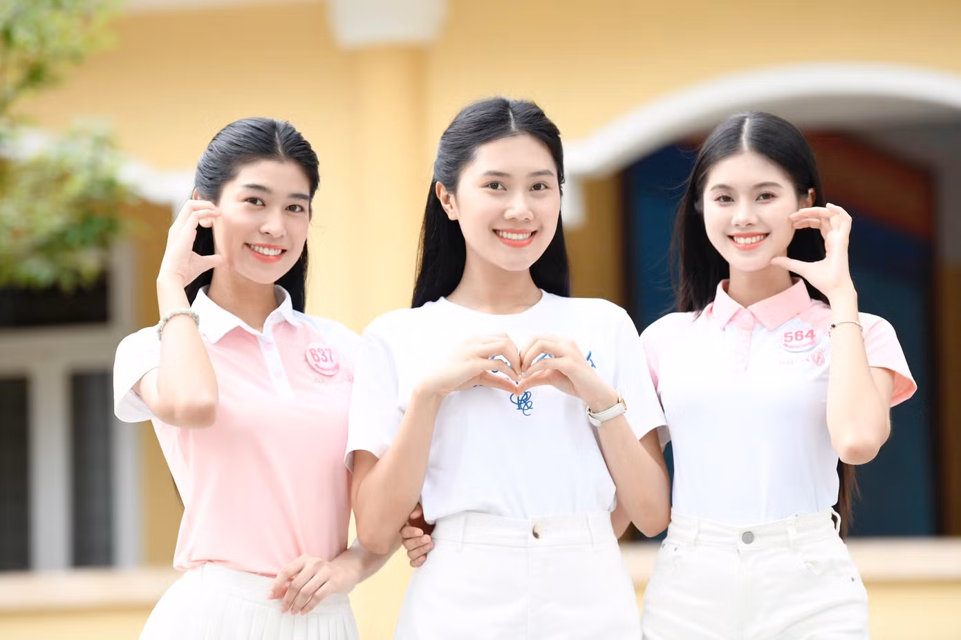 Sau buổi chấm trực diện lần 2, nhà báo Lê Xuân Sơn - Nguyên Tổng Biên tập báo Tiền Phong, Cố vấn Hoa hậu Việt Nam 2024 - cho biết đã ghi chú một số gương mặt nổi bật và top 10 đã dần hiện rõ trong hình dung của ban giám khảo. “Đây là một tập thể thí sinh có tri thức, bản lĩnh và khả năng làm chủ tình huống rất tốt, điều này đã được thể hiện rõ rệt so với các năm trước”, ông Lê Xuân Sơn nhận xét.