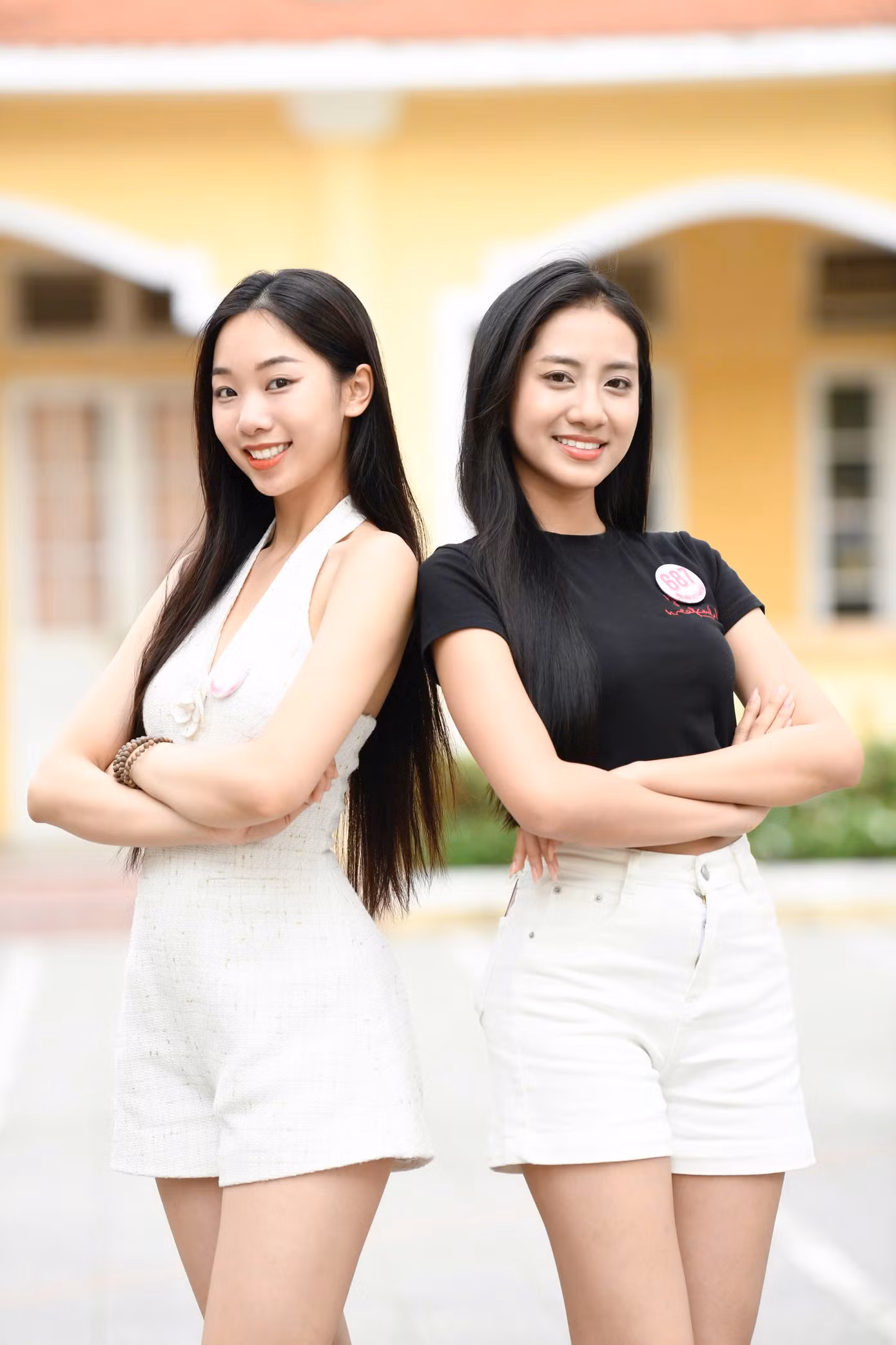 Bên cạnh những lúc luyện tập căng thẳng, thí sinh chia sẻ nhiều khoảnh khắc vui vẻ bên nhau. Họ quyến luyến khi sắp kết thúc chặng hành trình ở Hoa hậu Việt Nam 2024. Hai thí sinh Phạm Thùy Dương và Hà Trúc Linh được đánh giá là những cô gái giàu năng lượng, kỹ năng trình diễn chuyên nghiệp ở cuộc thi năm nay. "Tôi không muốn đếm ngược tới đêm chung kết vì vẫn còn nhớ khoảnh khắc gắn bó với các bạn. Tuy nhiên, tôi phấn khích vì sắp được mang đến cho khán giả những màn trình diễn ấn tượng trong đêm chung kết", Hà Trúc Linh chia sẻ.