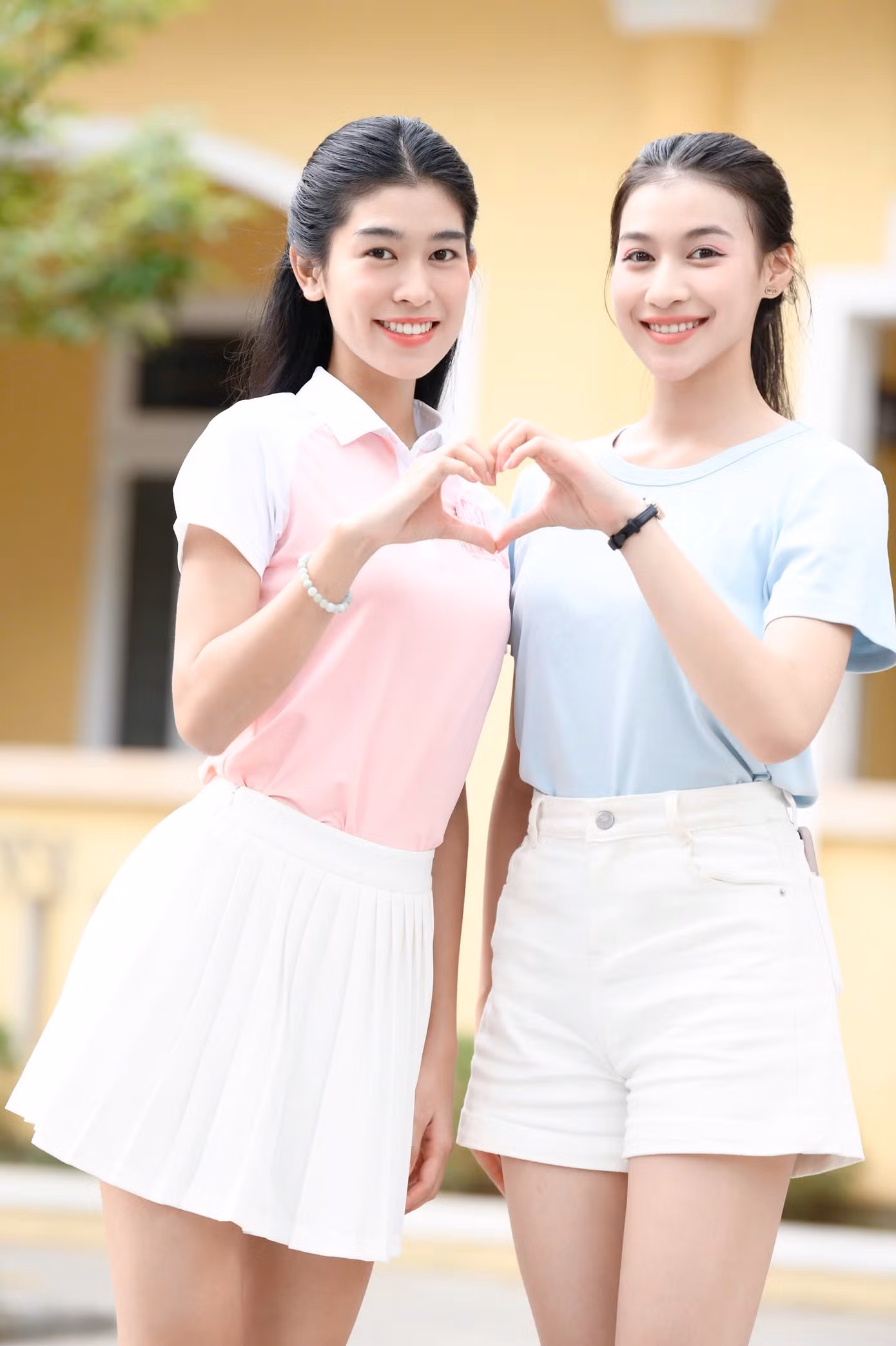 Chia sẻ về 25 thí sinh Hoa hậu Việt Nam 2024, nhà thơ Trần Hữu Việt - Trưởng Ban giám khảo Hoa hậu Việt Nam 2024 - cho biết ở vòng chung kết thí sinh không chỉ thay đổi về ngoại hình mà có sự lột xác về nhiều mặt sau quá trình luyện tập dưới sự hướng dẫn của các huấn luyện viên giàu kinh nghiệm. Nhà thơ Trần Hữu Việt khẳng định đã bắt đầu nhìn thấy sự bứt phá ở các thí sinh.