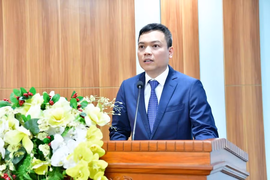 Ông Phạm Huy Thông phát biểu nhận nhiệm vụ.