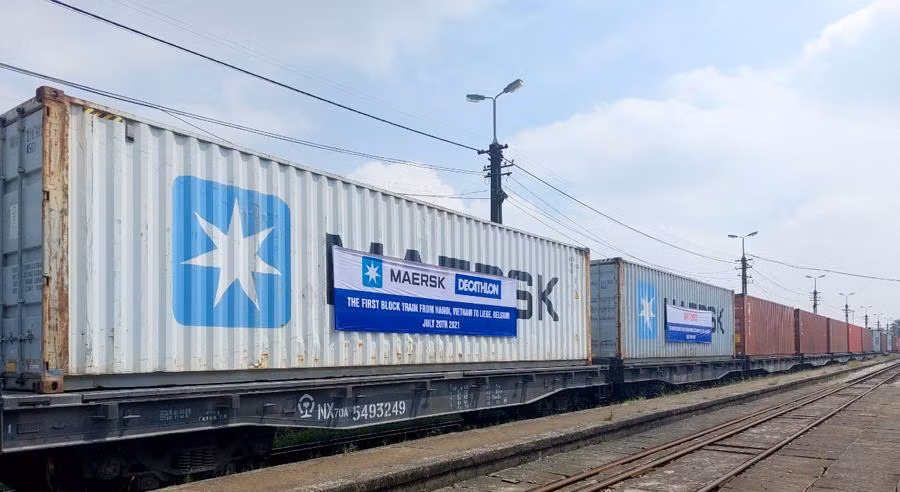 Đây là đoàn tàu container xuất khẩu đầu tiên chạy trực tiếp từ Việt Nam tới châu Âu.