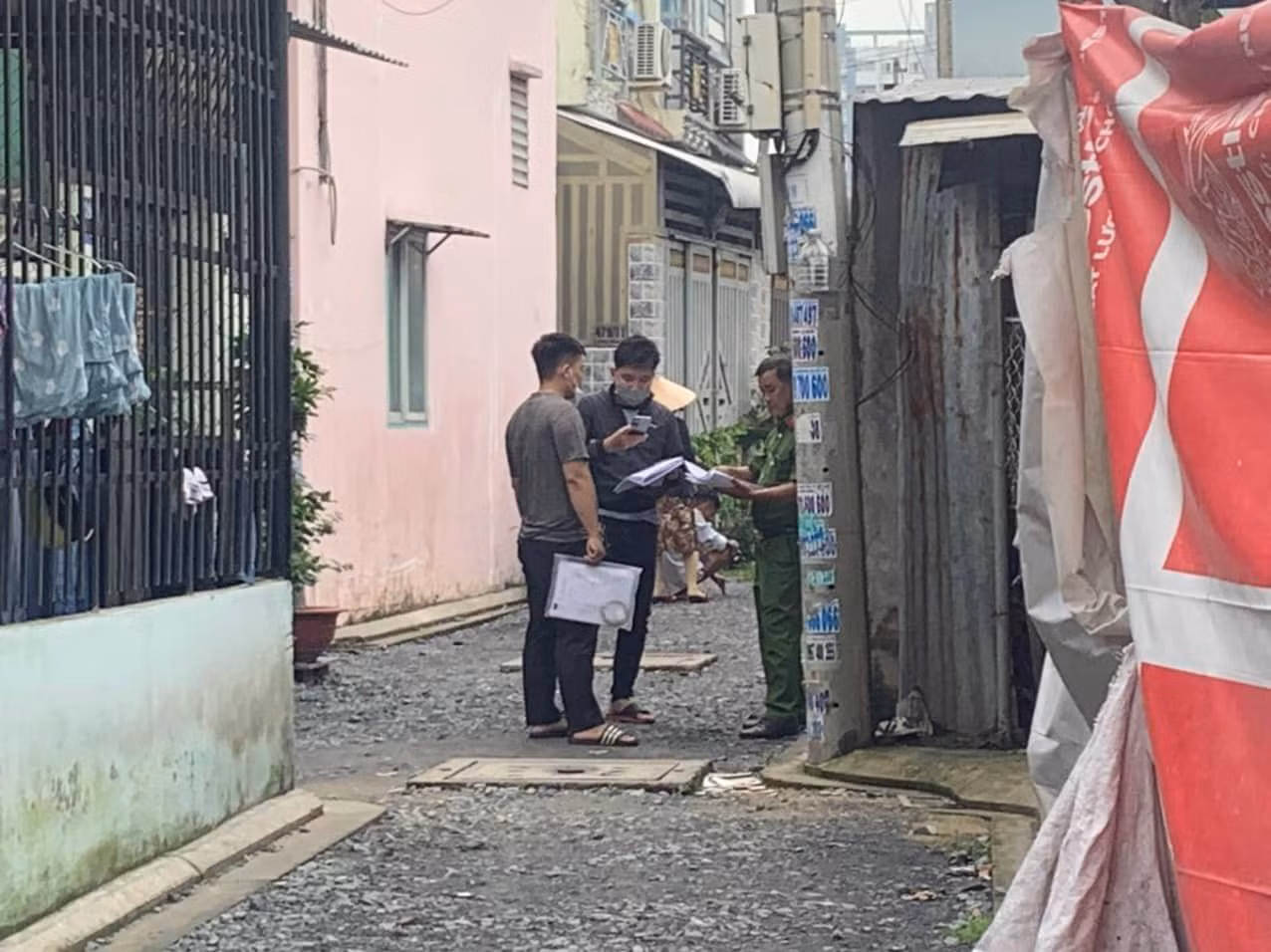 Cơ quan chức năng điều tra vụ án mạng.