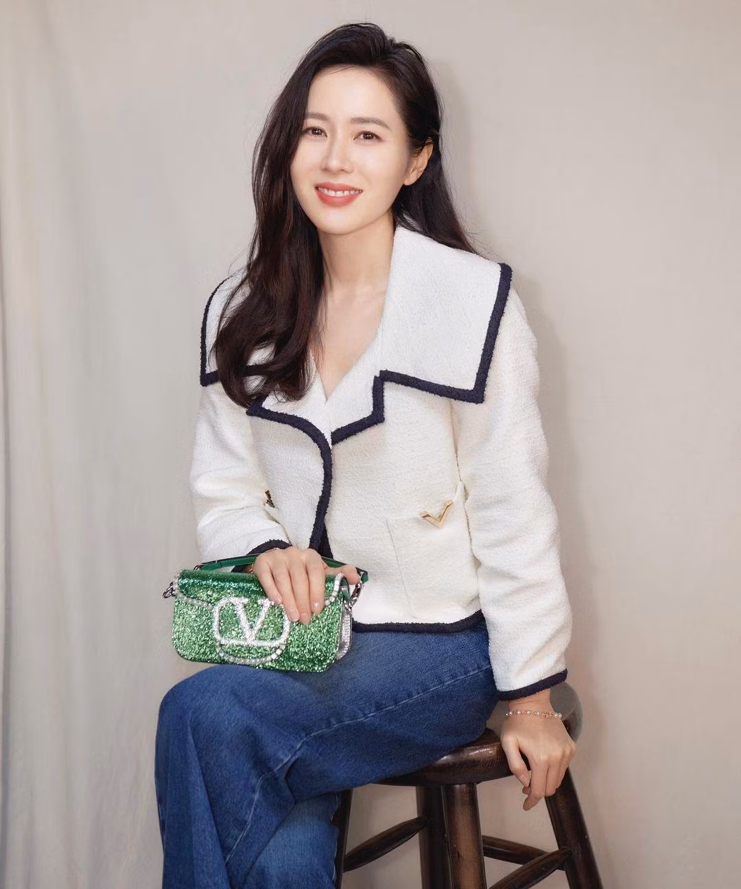 Hiện tại, ở tuổi 40, Son Ye Jin vẫn giữ được ngoại hình trẻ trung và khuôn mặt "không tuổi". Không chỉ có sự nghiệp thành công, khối tài sản đáng mơ ước, Son Ye Jin đang hạnh phúc bên một trong những tài tử đắt giá nhất K-biz và sắp chào đón đứa con đầu lòng. Ảnh: Instagram.
