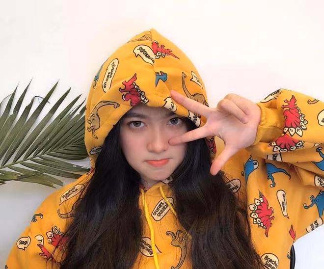 Loạt hot girl sinh năm 2001 đang ôn tập cho kỳ thi THPT quốc gia ảnh 7