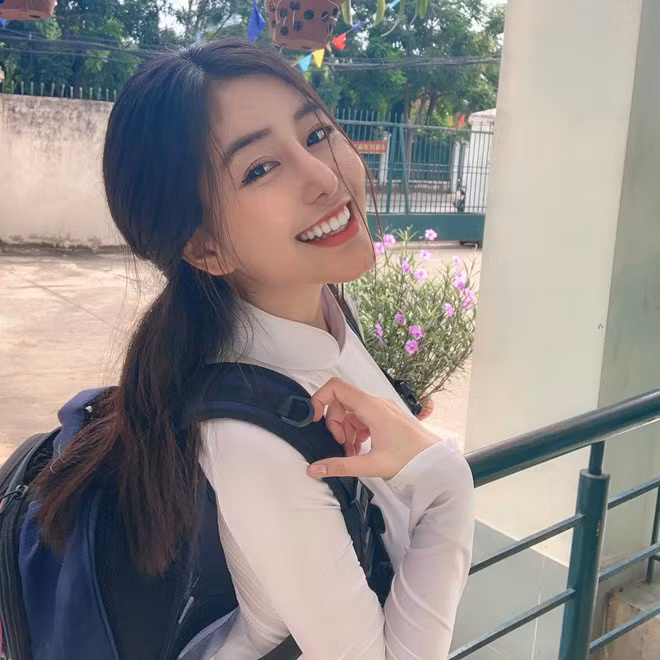 Loạt hot girl sinh năm 2001 đang ôn tập cho kỳ thi THPT quốc gia ảnh 12