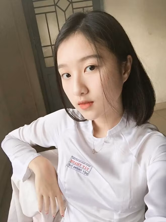 Loạt hot girl sinh năm 2001 đang ôn tập cho kỳ thi THPT quốc gia ảnh 2