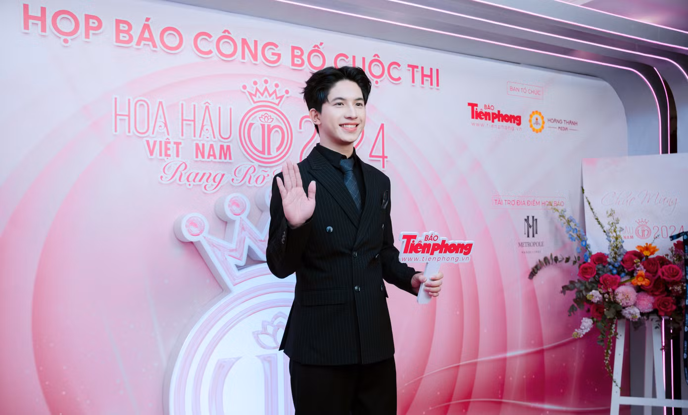 Tùng Sơn tham dự chương trình họp báo công bố cuộc thi Hoa hậu Việt Nam 2024. Ảnh: NVCC