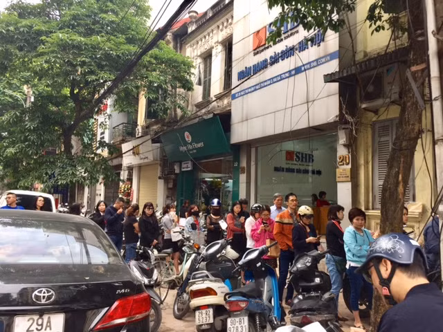 Đường phố Hà Nội ngập tràn không khí Tết Hàn thực ảnh 2