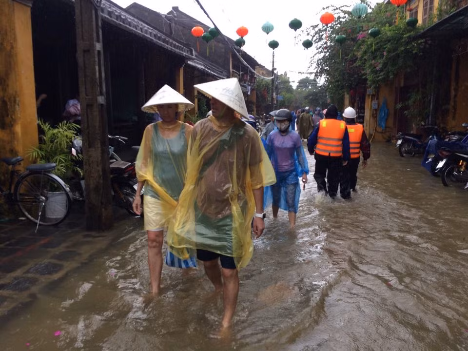 Về Hội An ‘chơi’… lụt ! ảnh 9