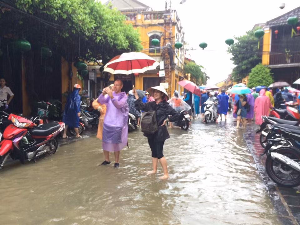 Về Hội An ‘chơi’… lụt ! ảnh 8