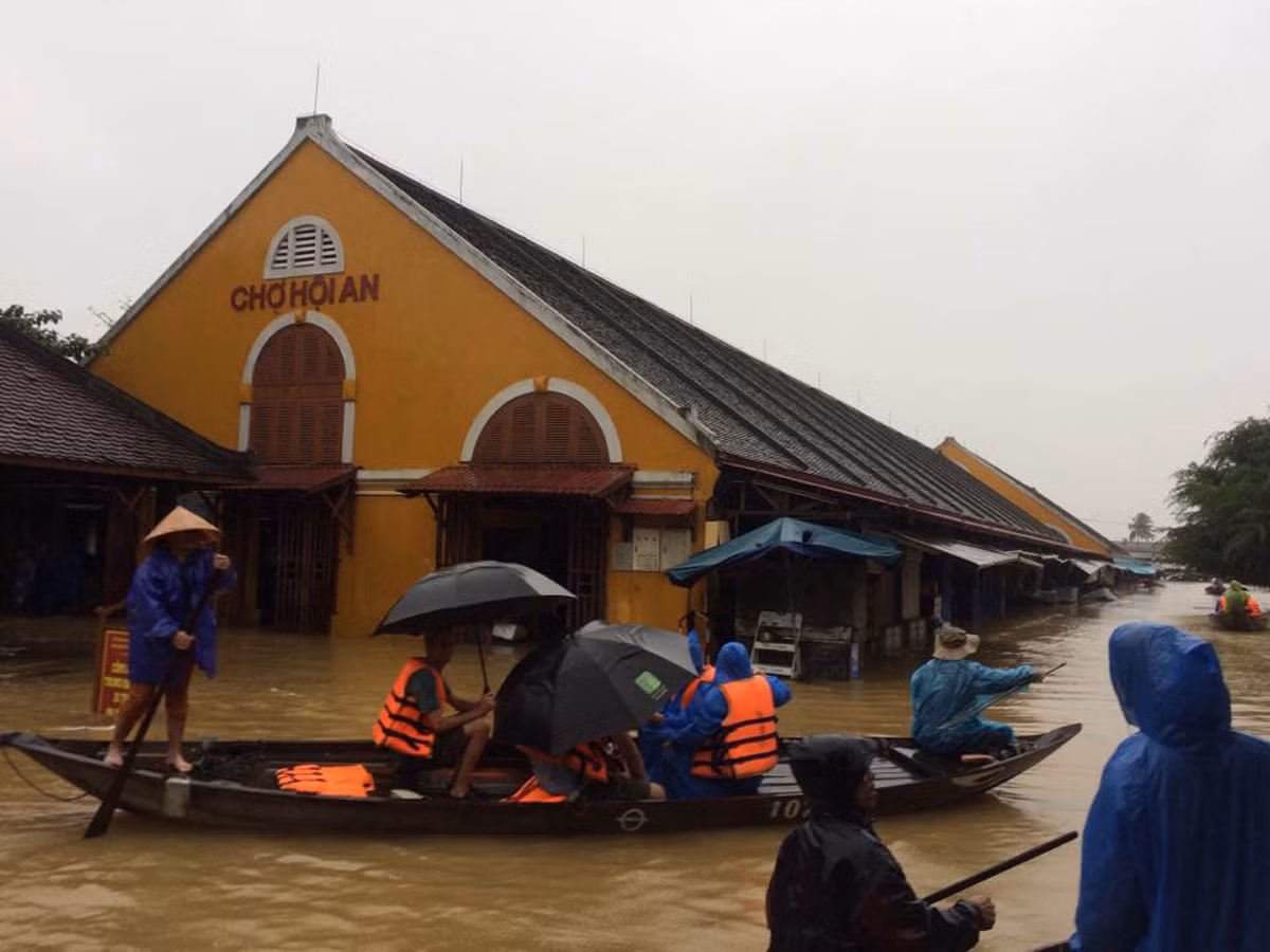 Về Hội An ‘chơi’… lụt ! ảnh 1