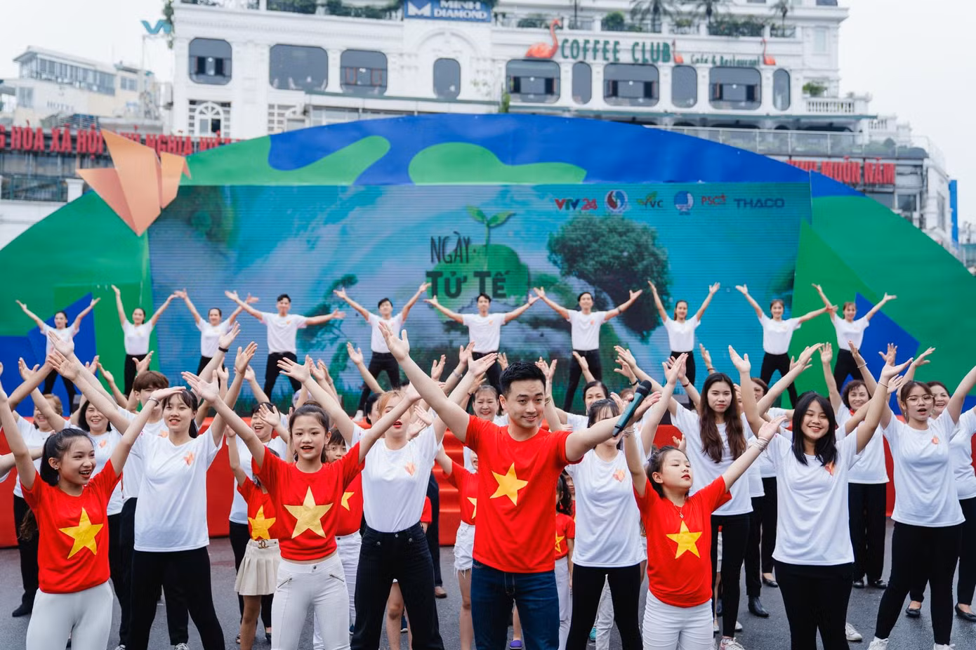 NSND Hoàng Dũng, Công Lý, Dương Thùy Linh nói về 'Tử tế với môi trường' ảnh 4