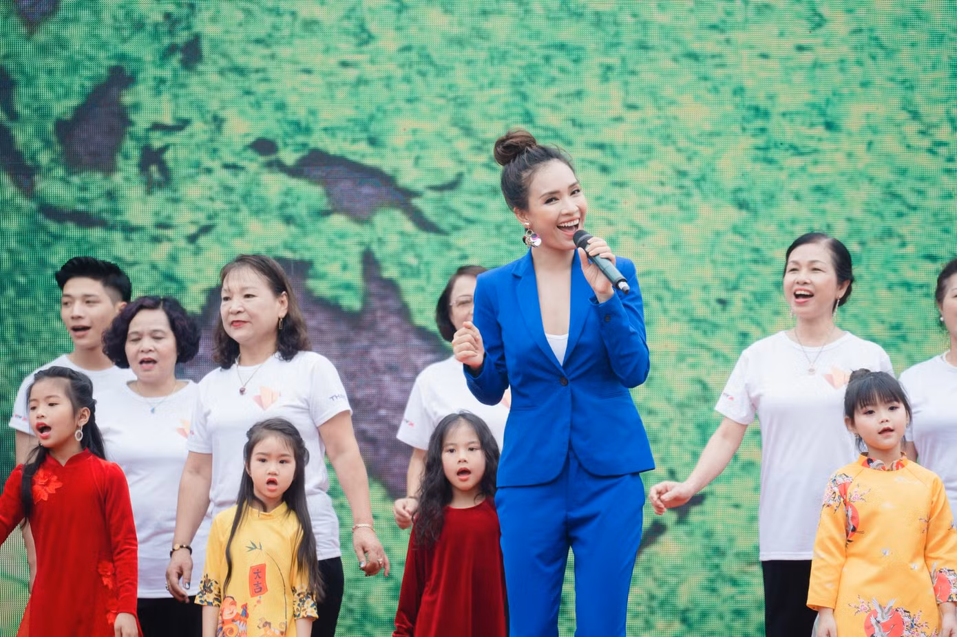 NSND Hoàng Dũng, Công Lý, Dương Thùy Linh nói về 'Tử tế với môi trường' ảnh 3