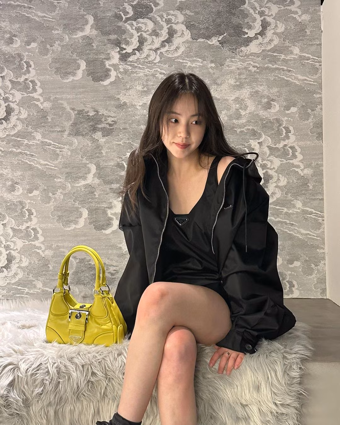 Sohee có khuôn mặt bầu bĩnh, đáng yêu. Nhiều người nhận xét cô như thiếu nữ dù đã ngoài 30 tuổi. Phong cách thời trang đời thường của cô thiên về trẻ trung, hiện đại, đơn giản và thoải mái.