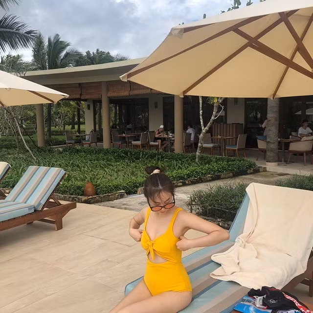 Trong chuyến đi 4 năm trước, người đẹp 9X cũng đăng ảnh diện áo tắm khoe thân hình gợi cảm.